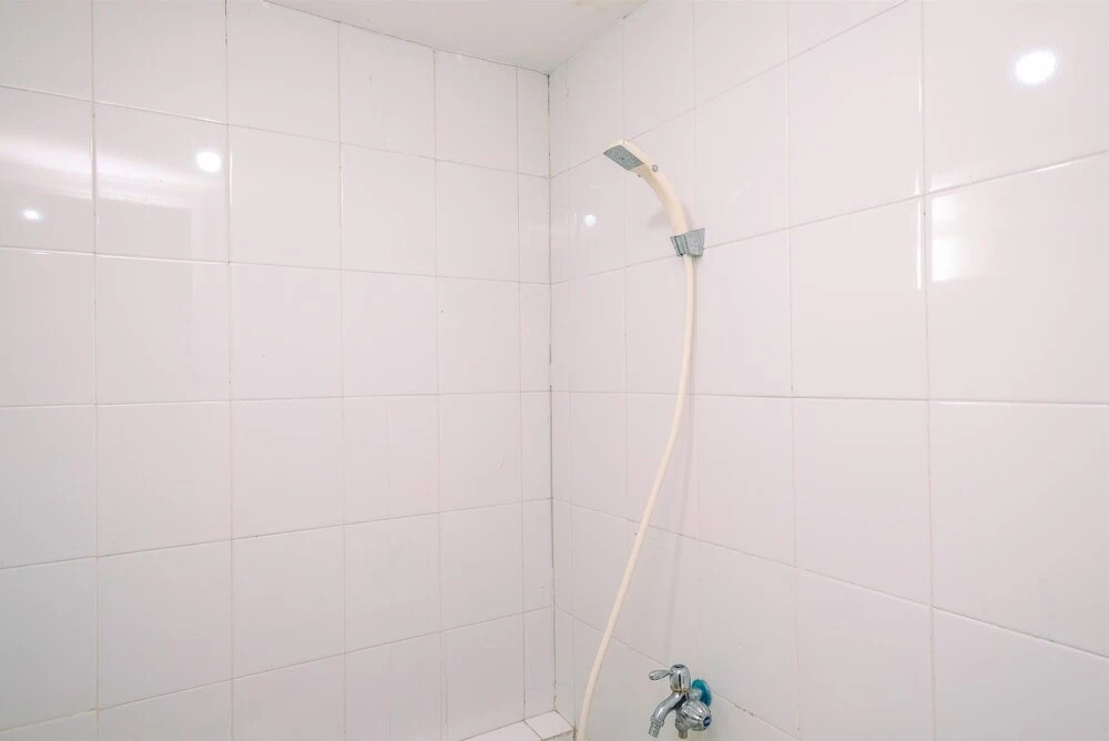 Джакарта: Comfort And Spacious 2Br At Bassura City Apartment