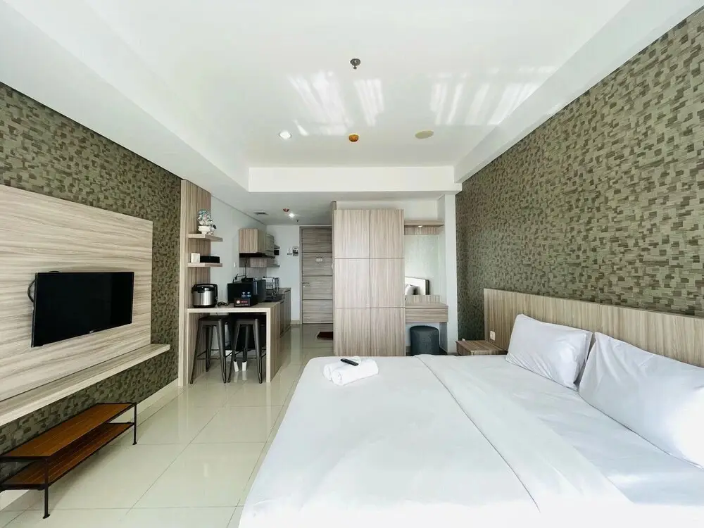 Бандунг: Deluxe Studio Room At Dago Suites Apartment