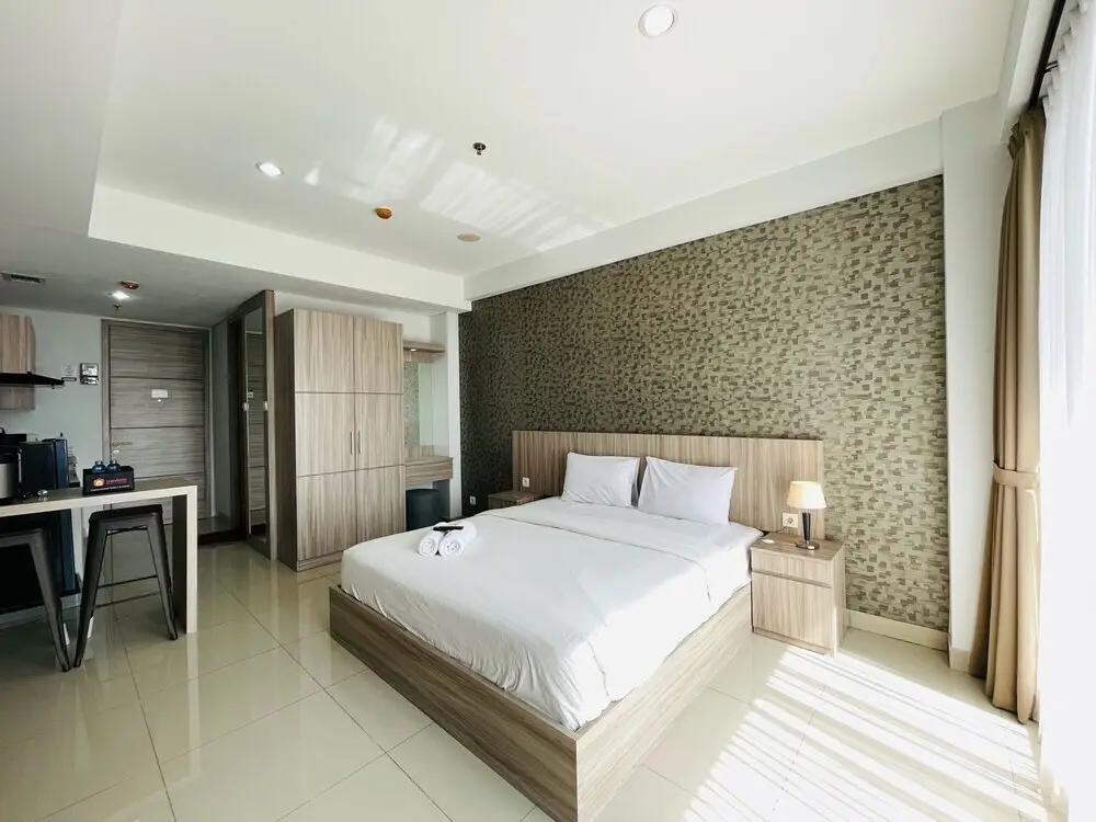 Бандунг: Deluxe Studio Room At Dago Suites Apartment