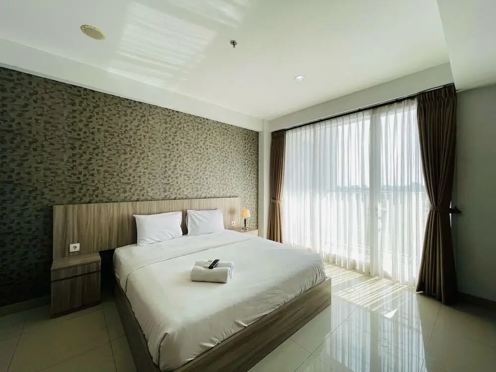 Бандунг: Deluxe Studio Room At Dago Suites Apartment