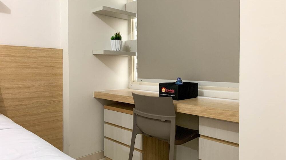 Депок: Comfort Studio Room At Margonda Residence 5 Apartment