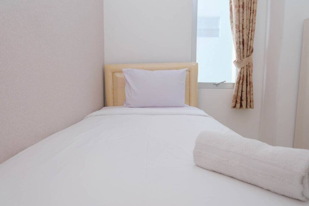 Minimalist And Cozy Stay 2Br At Bassura City Apartment — фото 1
