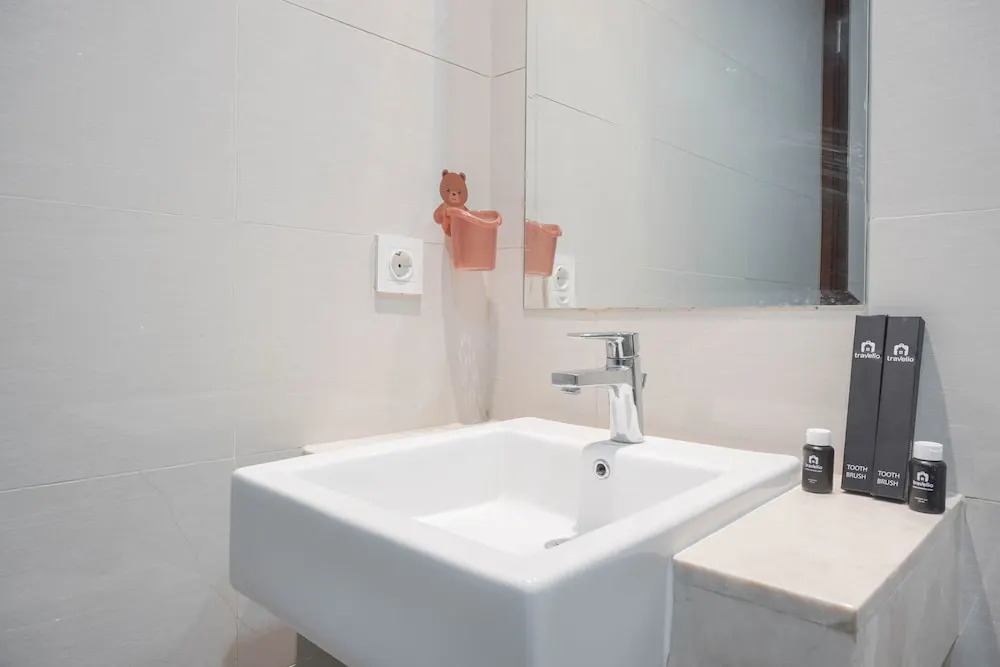 Джакарта: Warm And Comfort Studio Room At Green Sedayu Apartment