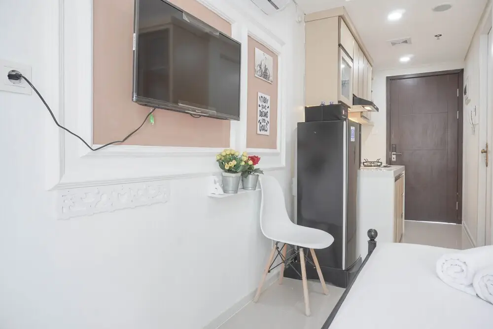 Nice And Strategic Studio At Daan Mogot City Apartment — фото 1
