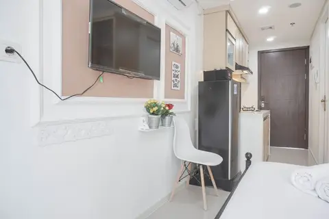 Nice And Strategic Studio At Daan Mogot City Apartment — фото 1