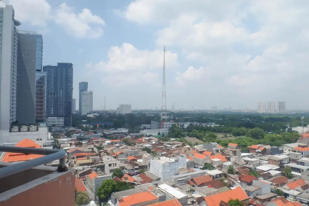 Сурабая: Spacious And Serene 1Br Apartment At Taman Beverly