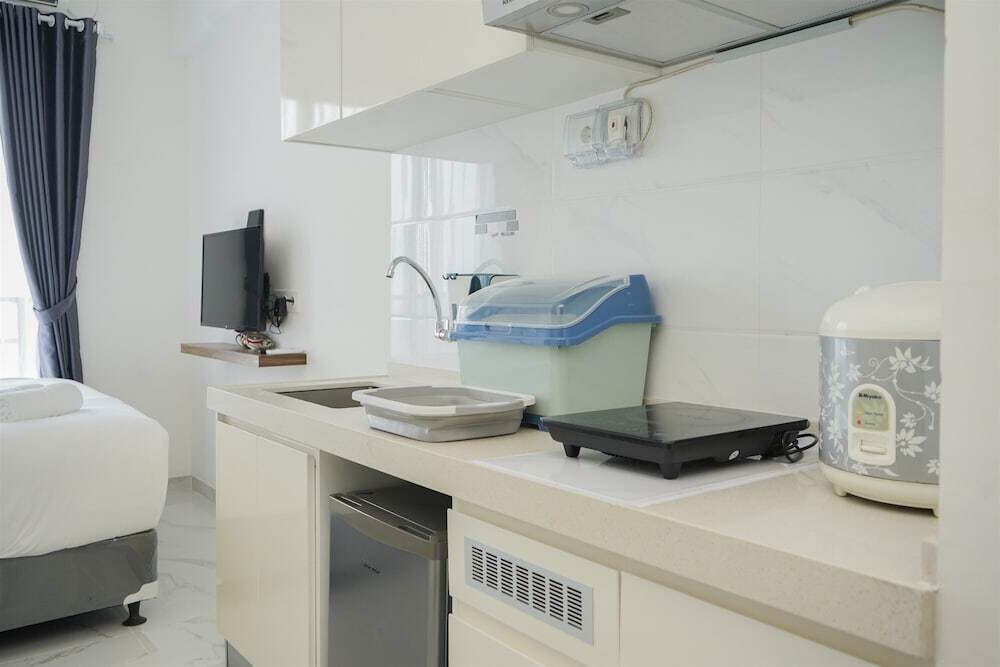 Legok: Warm And Cozy Studio Room At Sky House Bsd Apartment