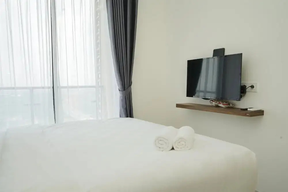 Legok: Warm And Cozy Studio Room At Sky House Bsd Apartment
