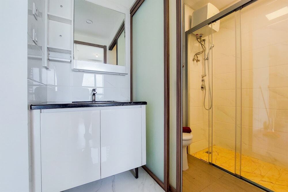 Legok: Comfort And Minimalist 2Br At Sky House Bsd Apartment