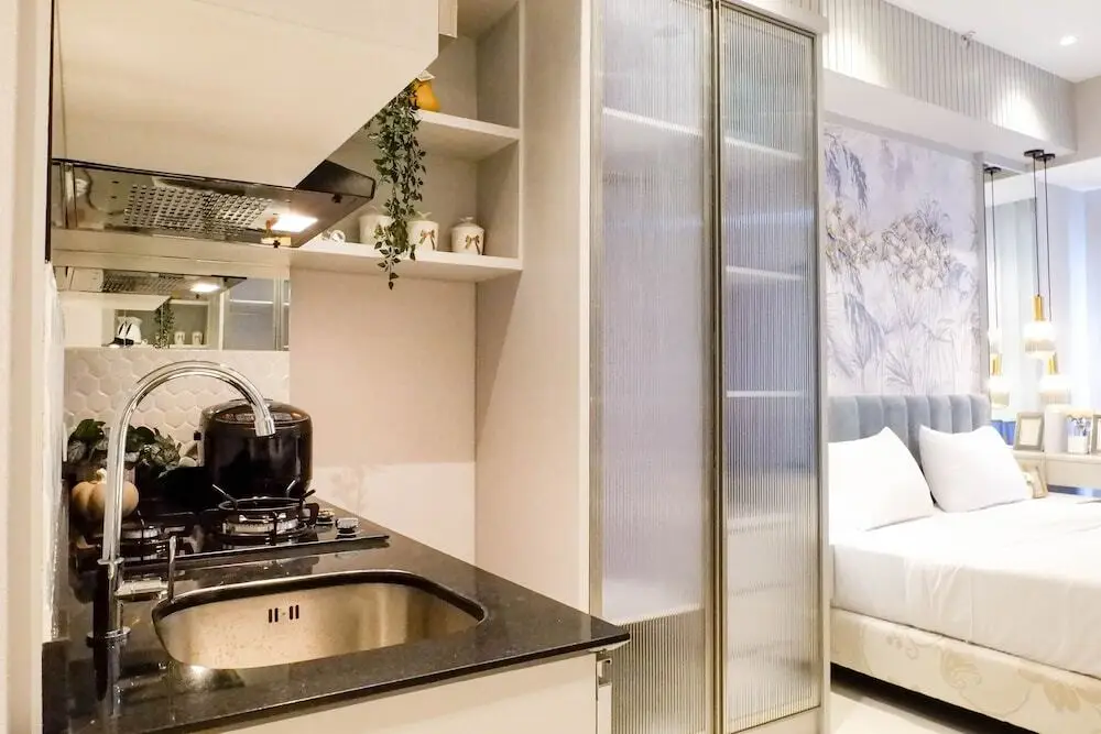 Сурабая: Grand Luxurious And Spacious Studio At Benson Supermall Mansion Apartment