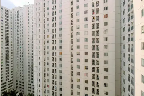 Modern And Tidy 2Br Bassura City Apartment — фото 1