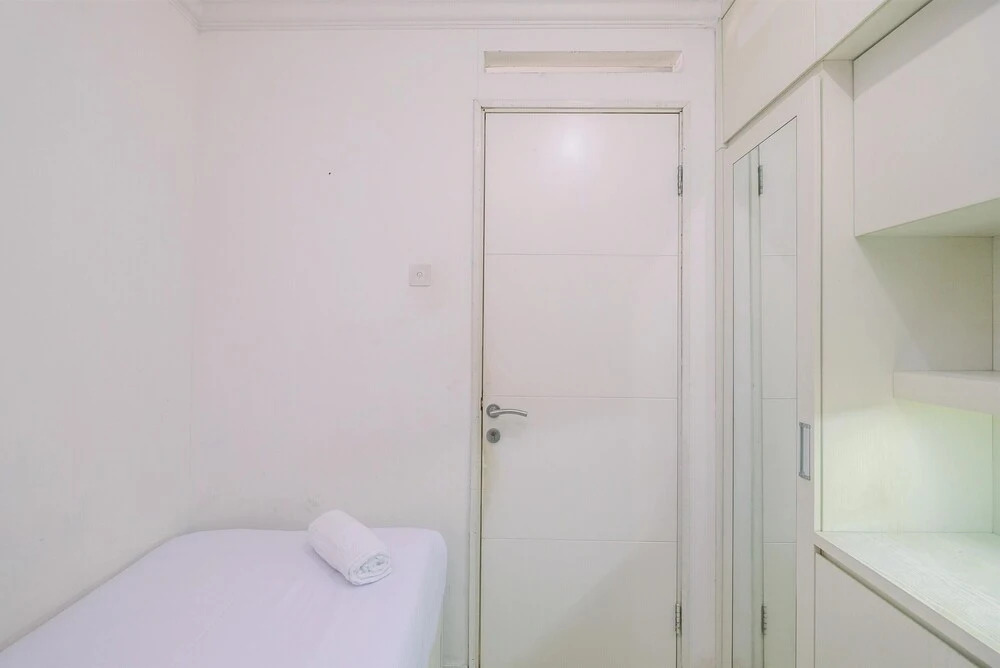 Джакарта: Modern And Tidy 2Br Bassura City Apartment