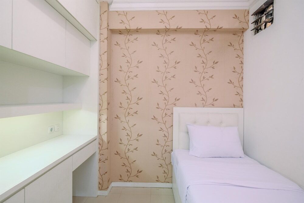 Джакарта: Modern And Tidy 2Br Bassura City Apartment