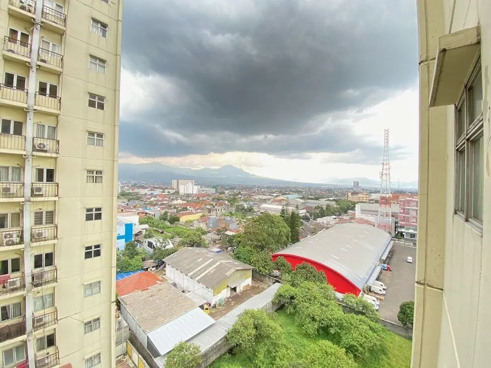 Бандунг: Cozy 2Br Apartment At Suites @ Metro
