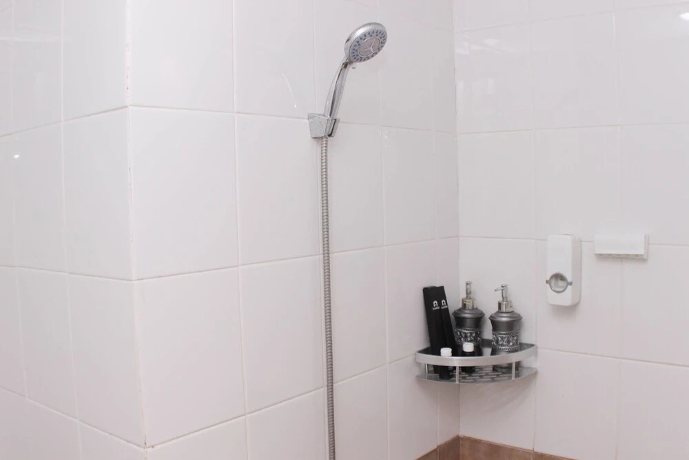 Джакарта: Well Designed And Serene 2Br At Green Pramuka City Apartment