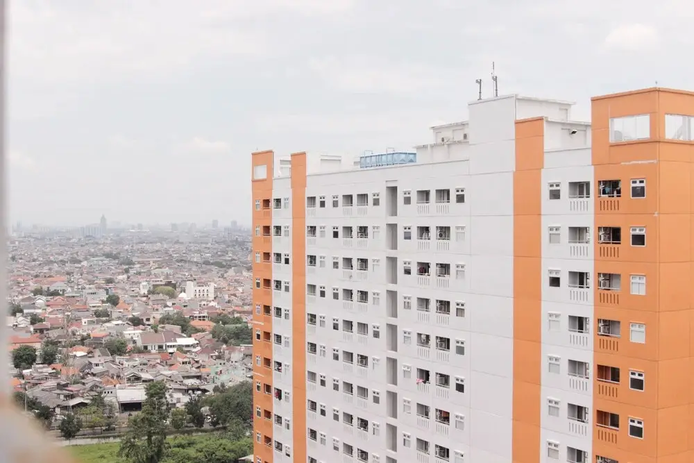 Well Designed And Serene 2Br At Green Pramuka City Apartment — фото 1