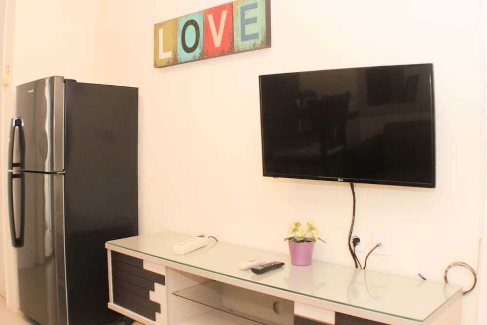 Джакарта: Nice And Comfy 2Br At Bassura City Apartment