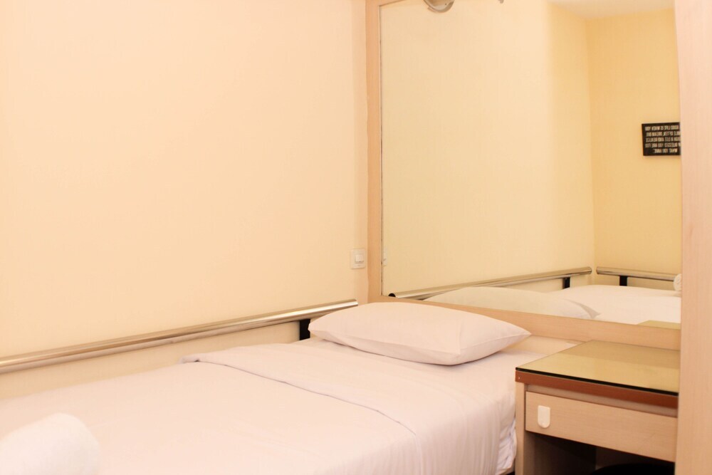 Nice And Comfy 2Br At Bassura City Apartment — фото 1