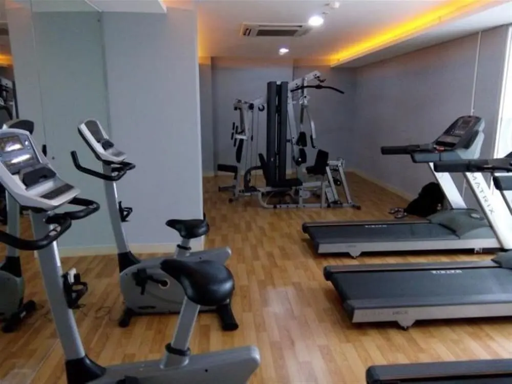 Джакарта: Nice And Comfy 2Br At Bassura City Apartment