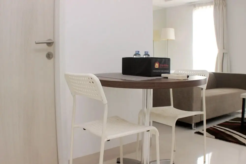 Чикаранг: Comfy And Spacious Studio Azalea Suites Apartment