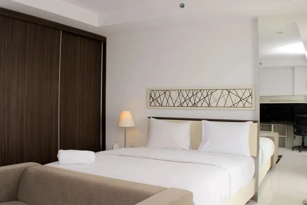 Чикаранг: Comfy And Spacious Studio Azalea Suites Apartment
