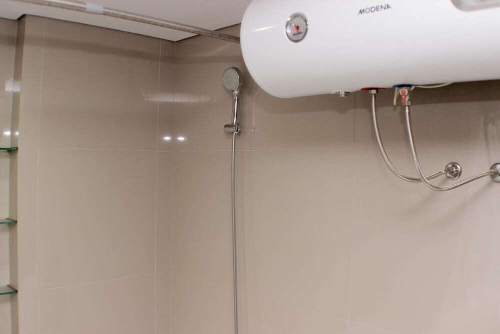 Чикаранг: Comfort And Minimalist Studio At Azalea Suites Apartment