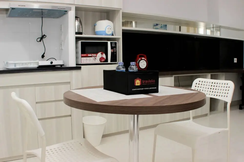 Чикаранг: Comfort And Minimalist Studio At Azalea Suites Apartment