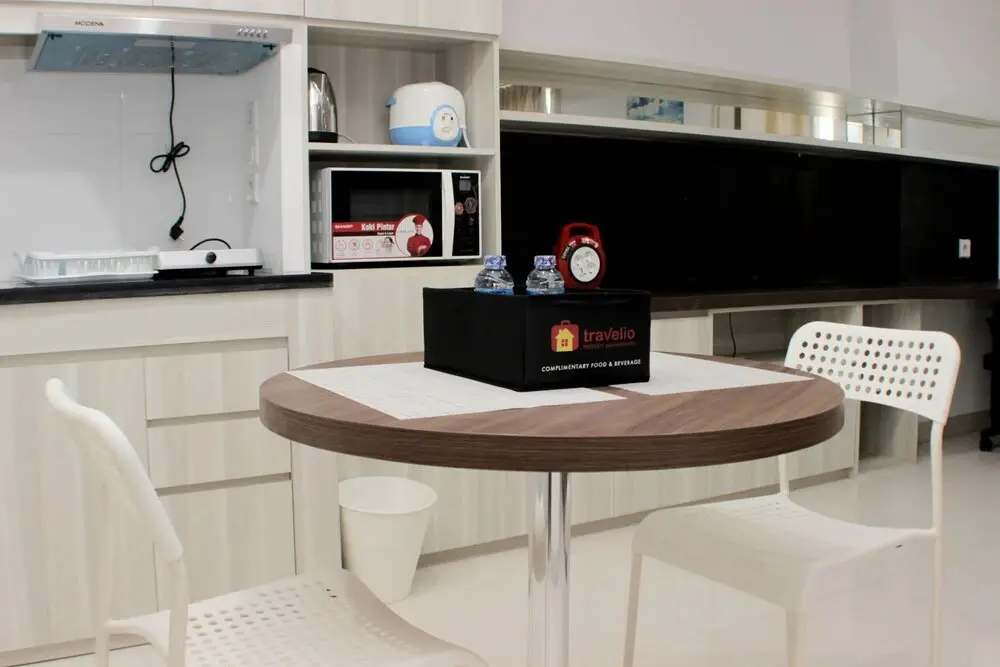 Чикаранг: Comfort And Minimalist Studio At Azalea Suites Apartment