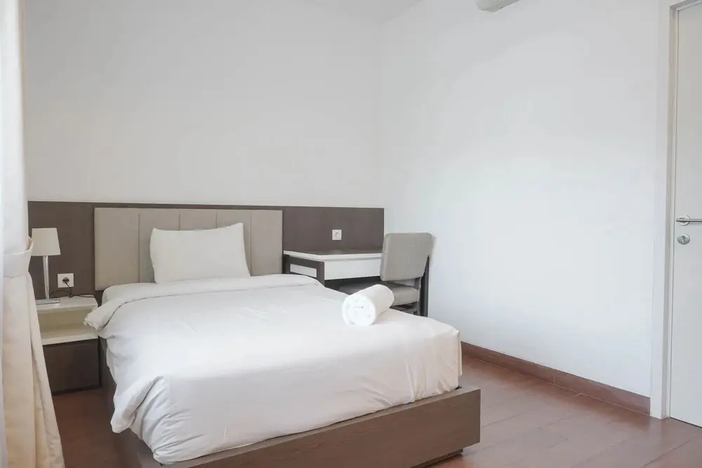 Джакарта: Spacious 3Br At Simprug Park Residences Apartment