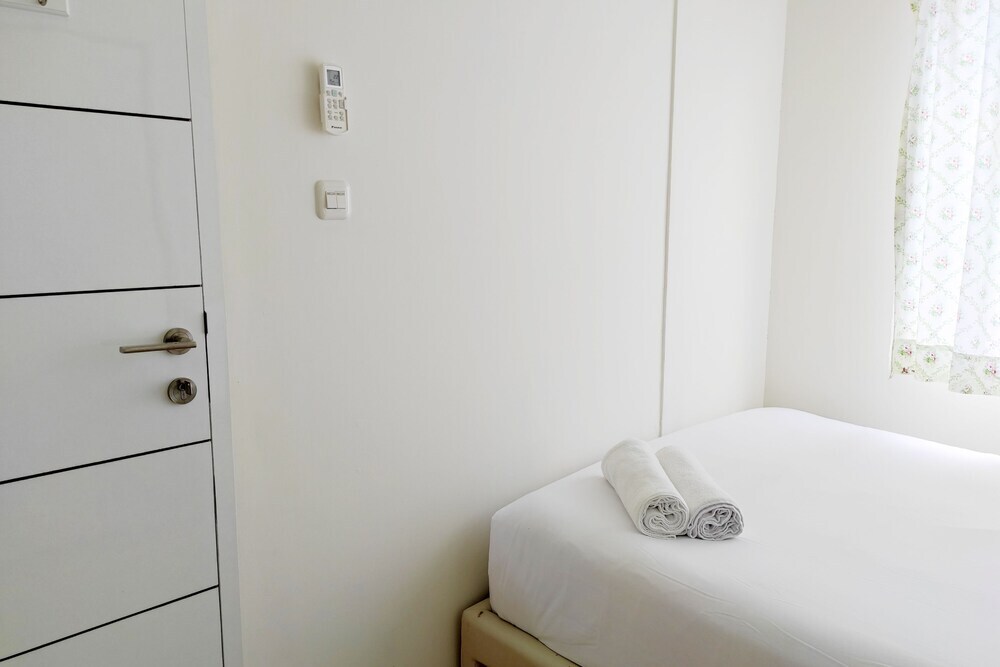 Макассар: Cozy Stay And Homey 2Br Vida View Apartment