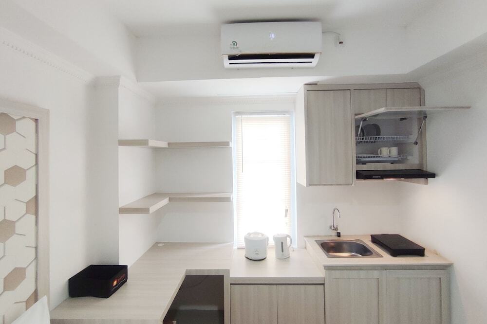 Семаранг: Nice Cozy Studio At Paltrow City Apartment