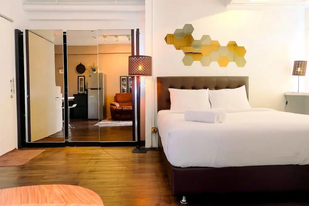Джакарта: Large and Minimalist Studio at Pakubuwono Terrace Apartment