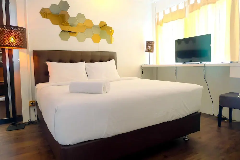 Джакарта: Large and Minimalist Studio at Pakubuwono Terrace Apartment