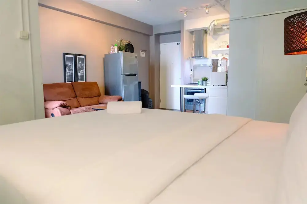 Джакарта: Large and Minimalist Studio at Pakubuwono Terrace Apartment