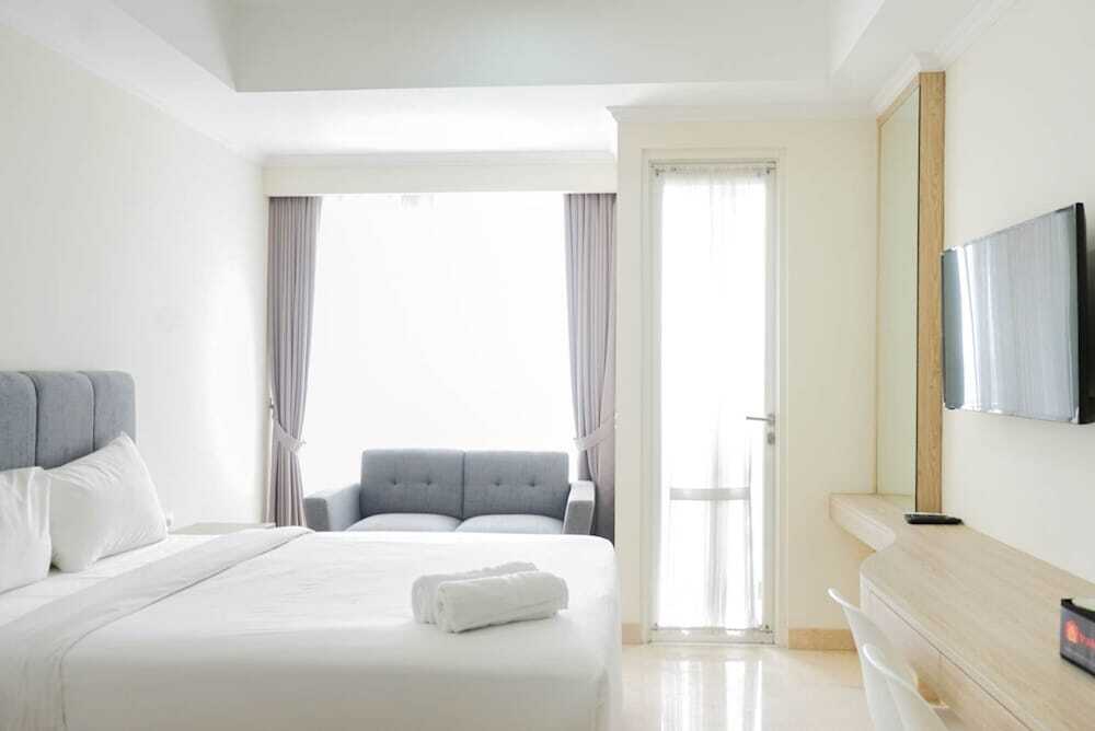 Джакарта: Minimalist and Homey Studio Menteng Park Apartment