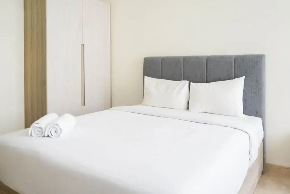 Джакарта: Minimalist and Homey Studio Menteng Park Apartment