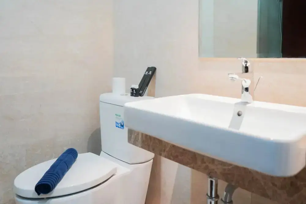 Джакарта: Minimalist and Homey Studio Menteng Park Apartment