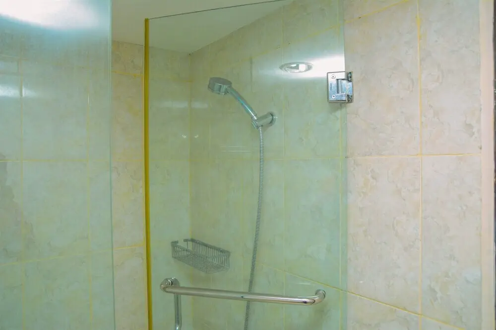 Джакарта: Best Price Studio at Tamansari The Hive Apartment