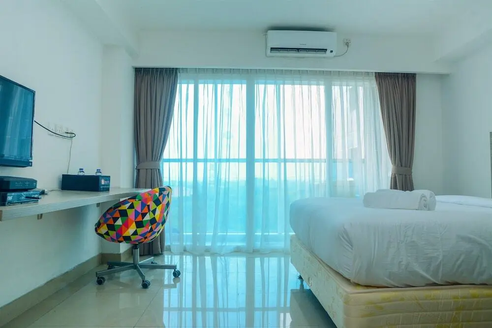 Джакарта: Best Price Studio at Tamansari The Hive Apartment