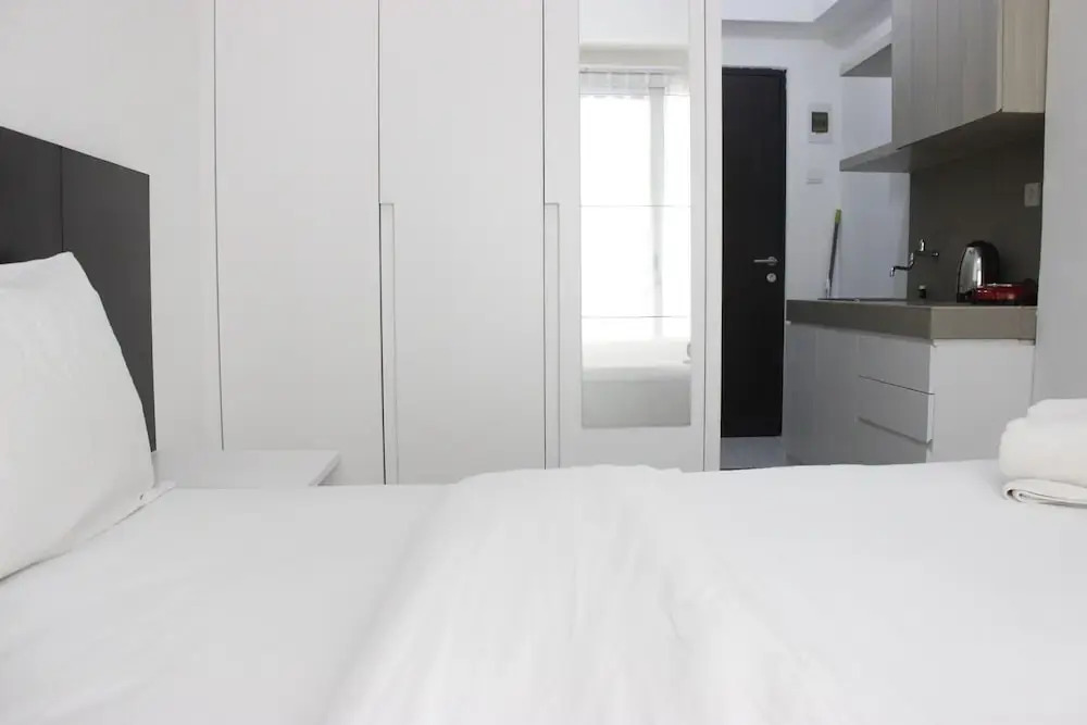 Бандунг: Monochrome Style Studio Room @Grand Asia Afrika Apartment