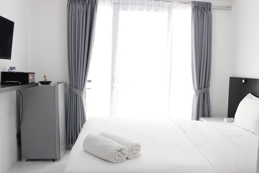 Бандунг: Monochrome Style Studio Room @Grand Asia Afrika Apartment