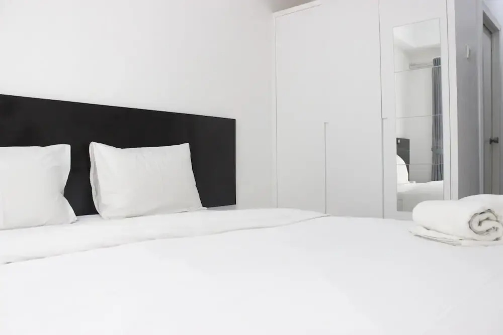 Бандунг: Monochrome Style Studio Room @Grand Asia Afrika Apartment