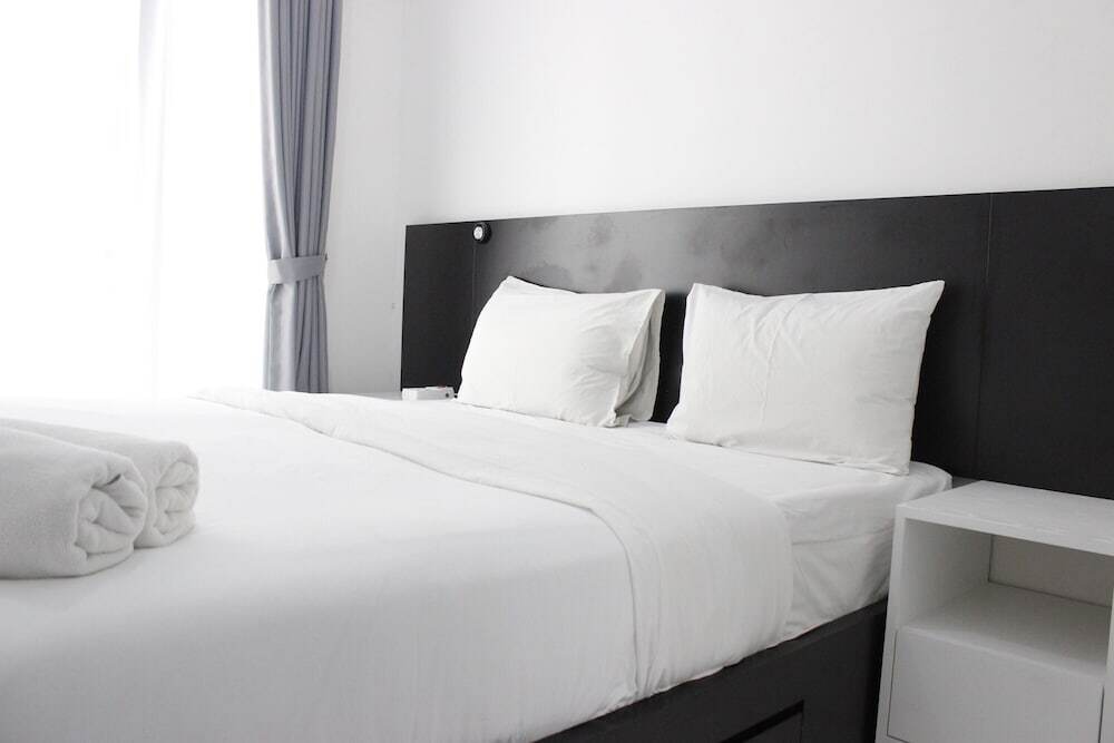 Бандунг: Monochrome Style Studio Room @Grand Asia Afrika Apartment
