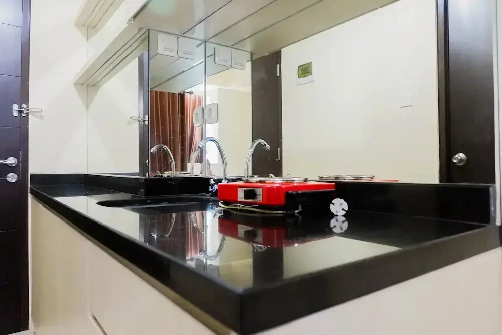 Сурабая: Elegant Studio Apartment at Tamansari Papilio