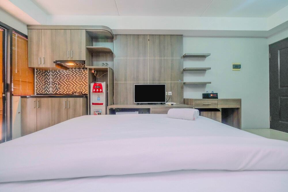 Чикаранг: Elegant Studio Apartment @ Metropark Condominium Jababeka