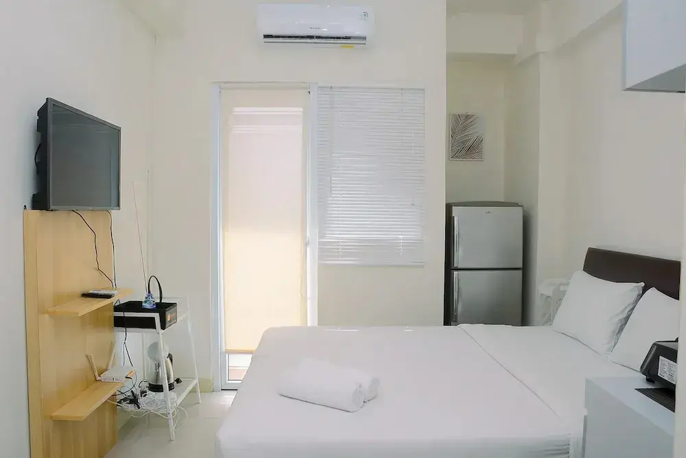 Джакарта: Comfort Studio at Green Pramuka Apartment near Shopping Center