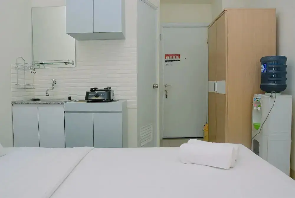 Comfort Studio at Green Pramuka Apartment near Shopping Center — фото 1