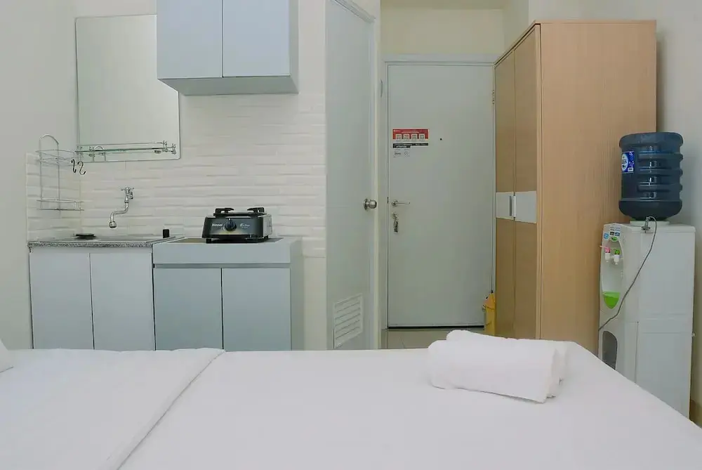 Джакарта: Comfort Studio at Green Pramuka Apartment near Shopping Center