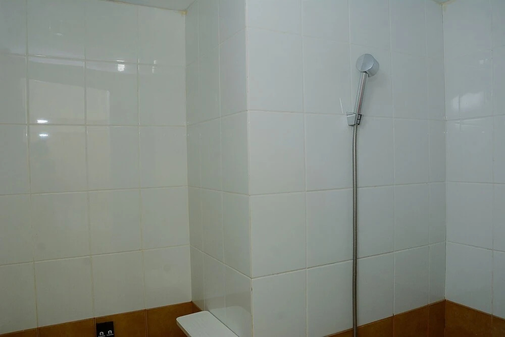 Джакарта: Comfort Studio at Green Pramuka Apartment near Shopping Center