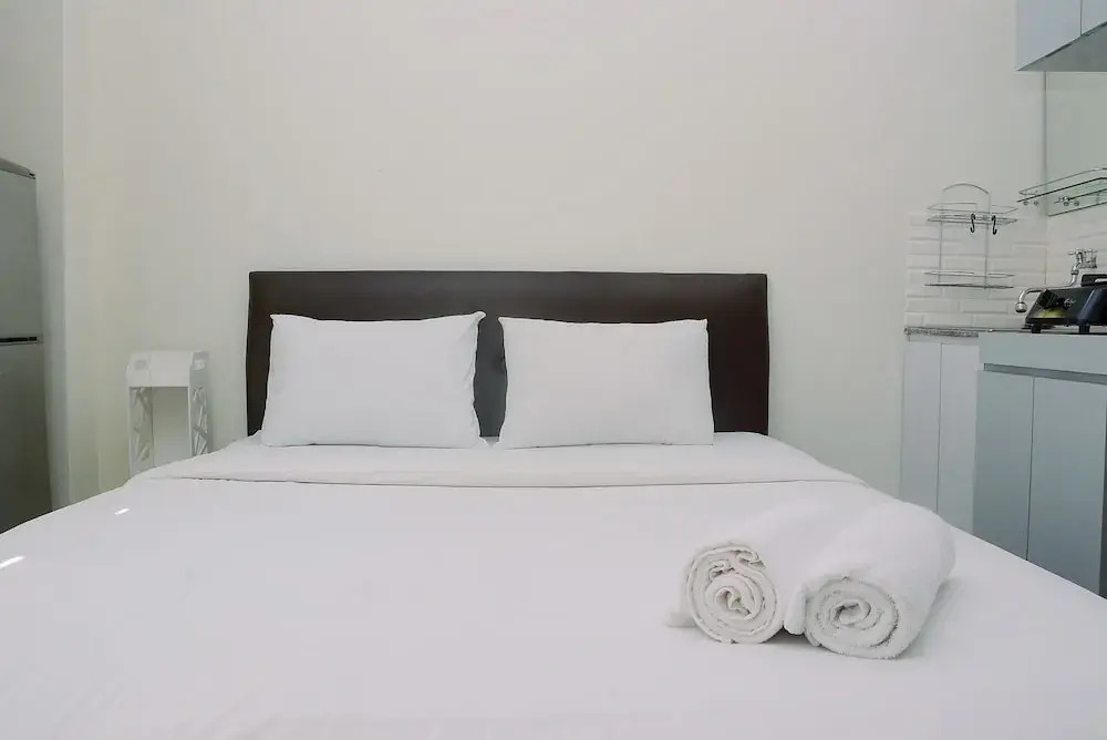 Джакарта: Comfort Studio at Green Pramuka Apartment near Shopping Center